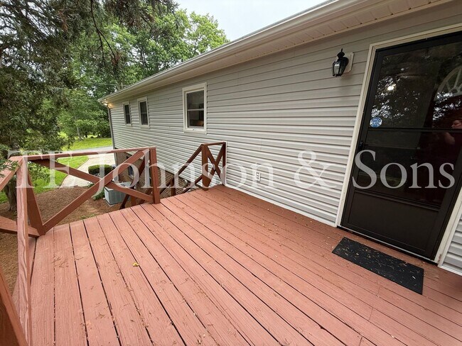 Building Photo - 3 Bedroom Close to Mt. Tabor