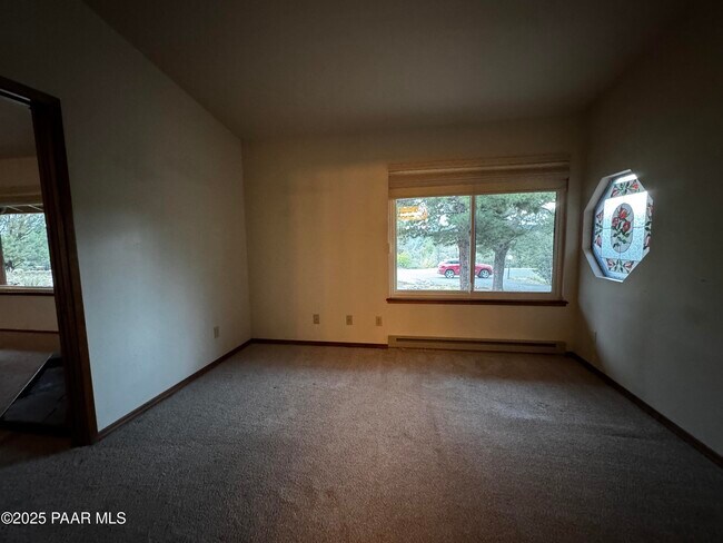 Building Photo - 152 N Equestrian Way