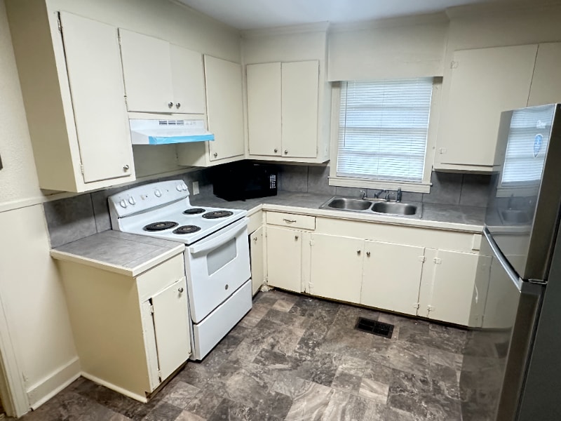 Building Photo - 3679 Southland Dr