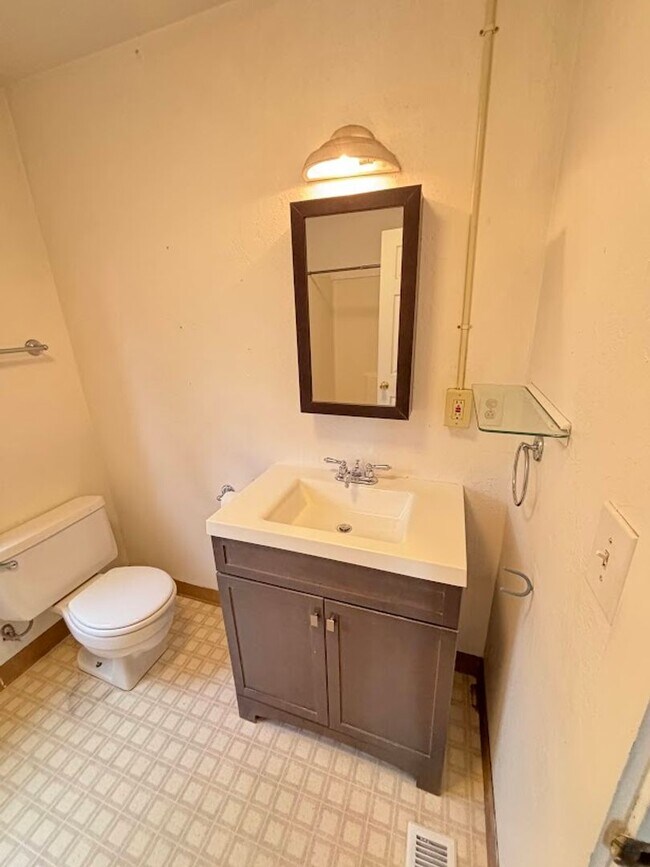 Building Photo - 405 - BEAVER DUPLEX