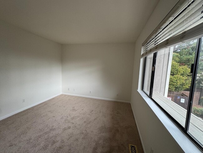 Building Photo - 862 Tamalpais Ave