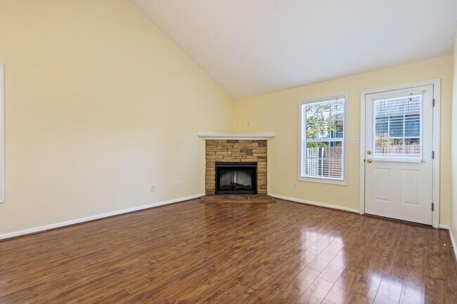 Building Photo - 422 Northrop Pl