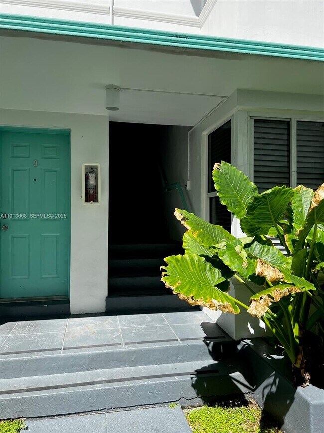 Building Photo - 1990 Bay Dr