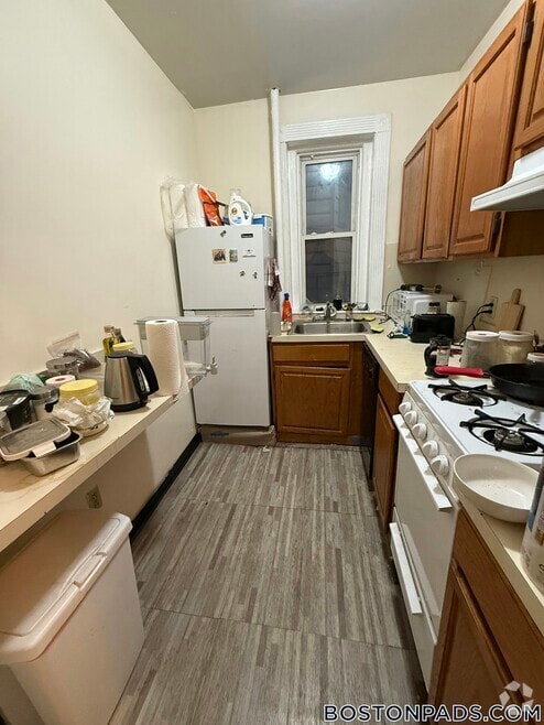 Building Photo - 463 Park Dr