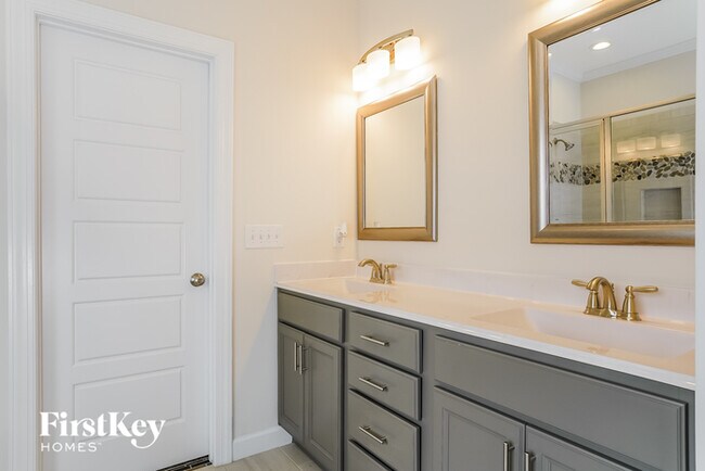 Building Photo - 13 Spruce Pt Dr