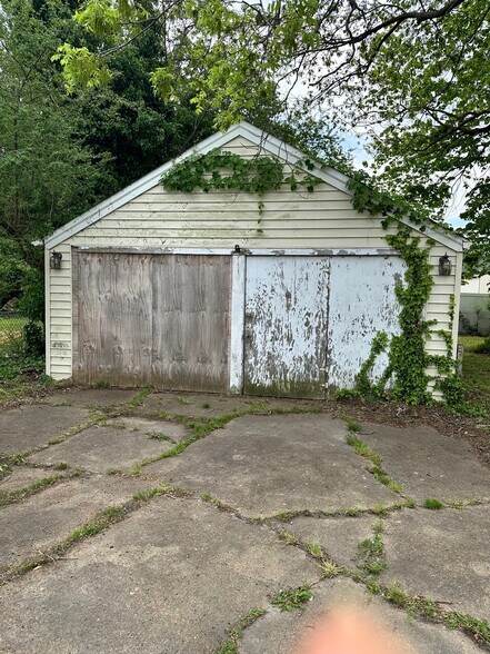 Building Photo - 9324 Phillip Ave