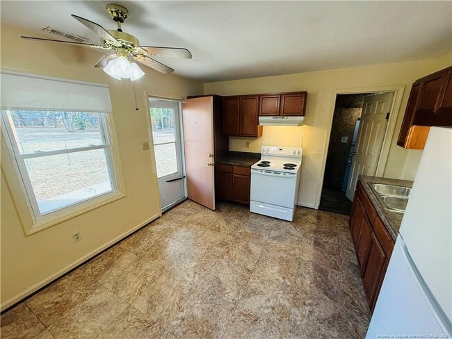 Building Photo - 923 Fiske Dr