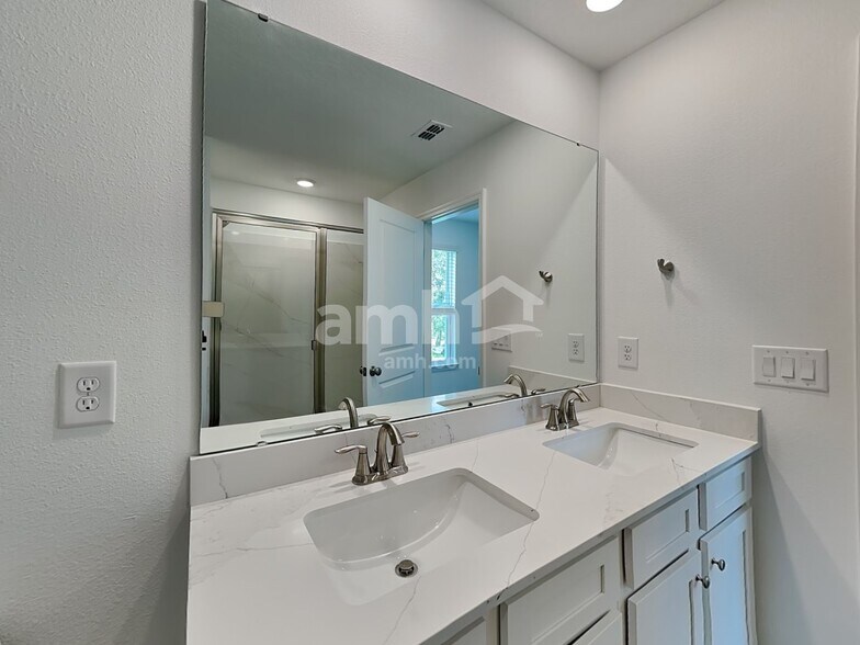 Building Photo - 16632 Cheyanne Ct