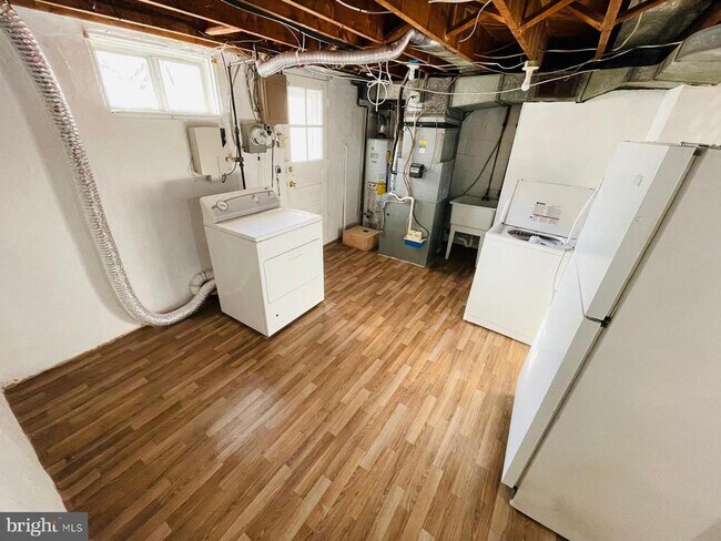 Building Photo - 7127 Eastbrook Ave