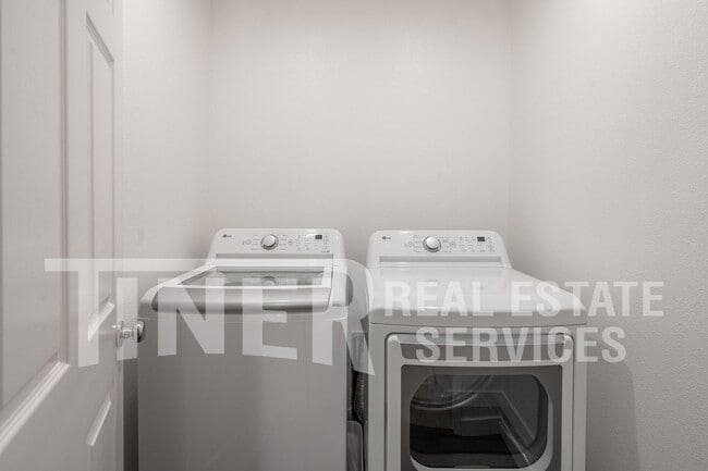 Building Photo - 3011 Mesmerizing Walk