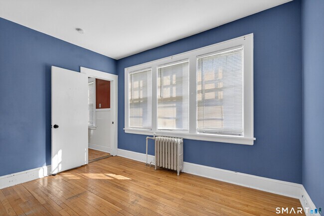 Building Photo - 1442 Wood Ave