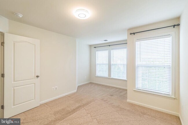 Building Photo - 42385 Trellis Square