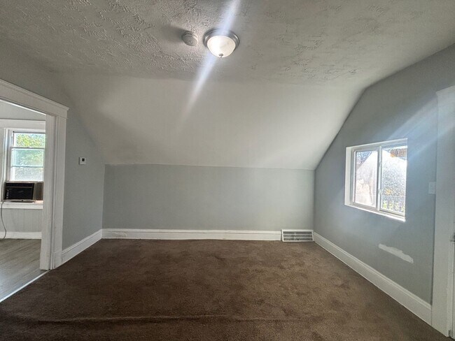 Building Photo - 12121 Angelus Ave