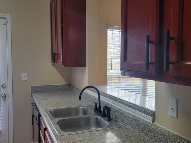 Building Photo - 2 Story-Townhome - 1 Car Garage - Gated Community - Camp Creek