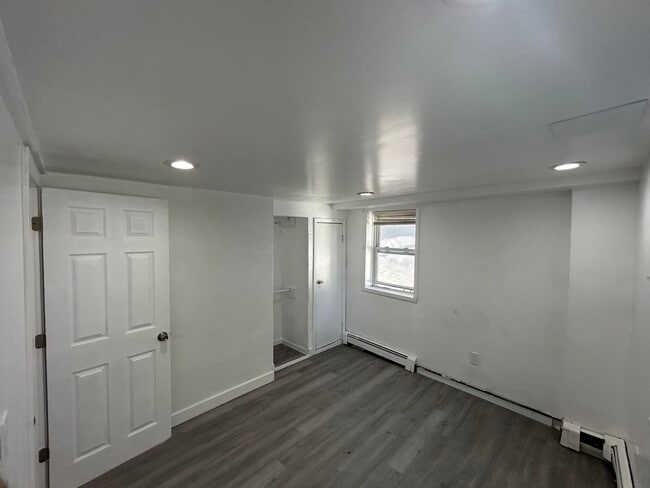 Building Photo - 6809 Grand Ave
