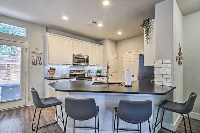 Building Photo - 21100 Santa Ana Cove
