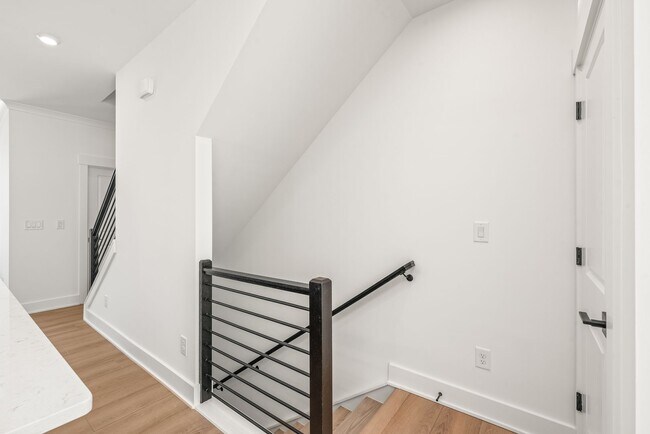 Building Photo - (Move-in Special) 3 Bedroom Townhome in LoSo!