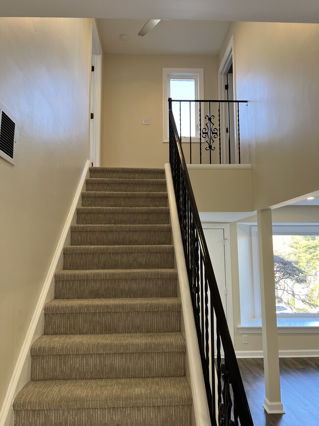 Building Photo - 149 W Kenilworth Cir