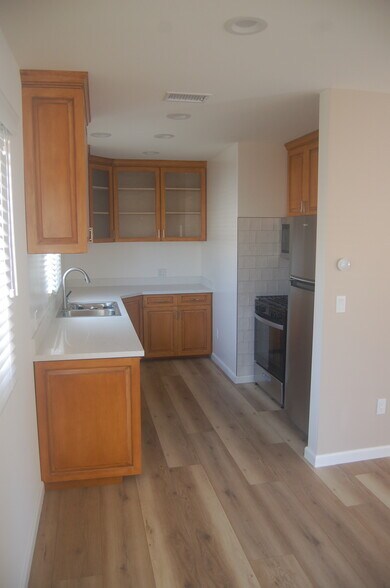 Kitchen with new stainless steel appliances, quartz counter top, lots of cabinet storage - 813 7th St