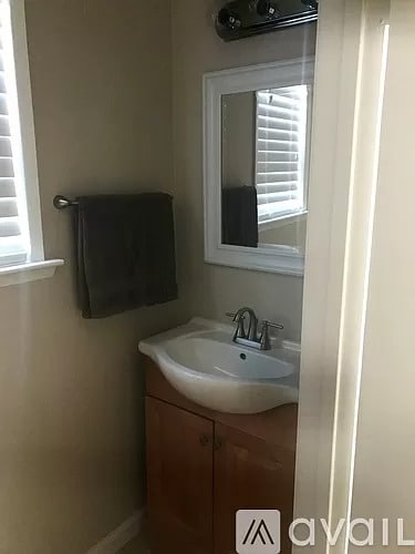 Building Photo - 827 Villa Ave