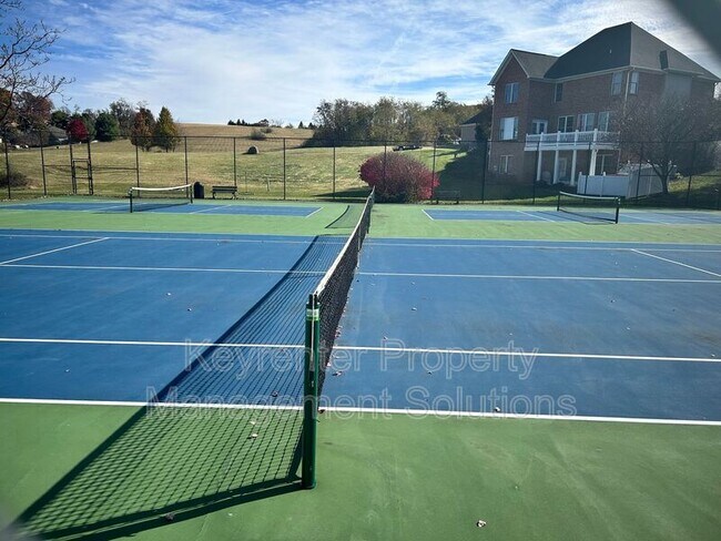 Building Photo - 18 Spring View Dr