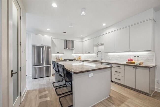 Building Photo - 40 River Hollow Ln
