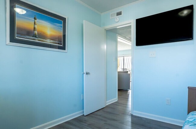 Building Photo - 302 Canal Dr