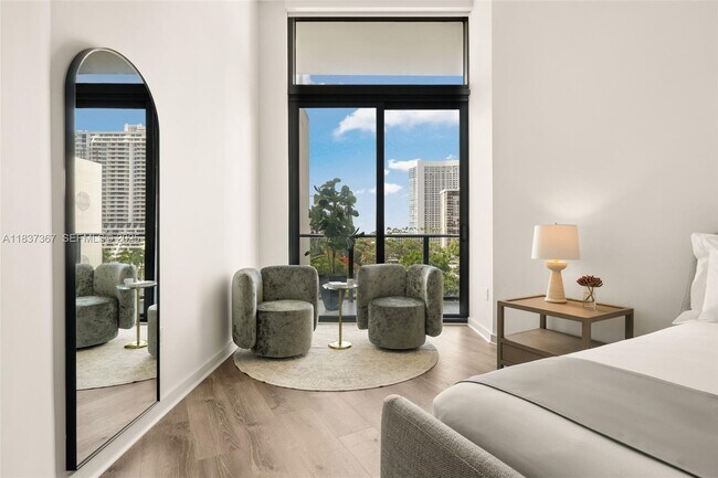 Building Photo - 501 NE 31st St