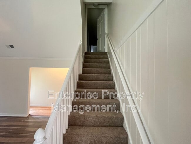 Building Photo - 9161 Gainsborough Dr