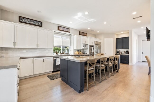 Building Photo - 81550 Tiburon Dr
