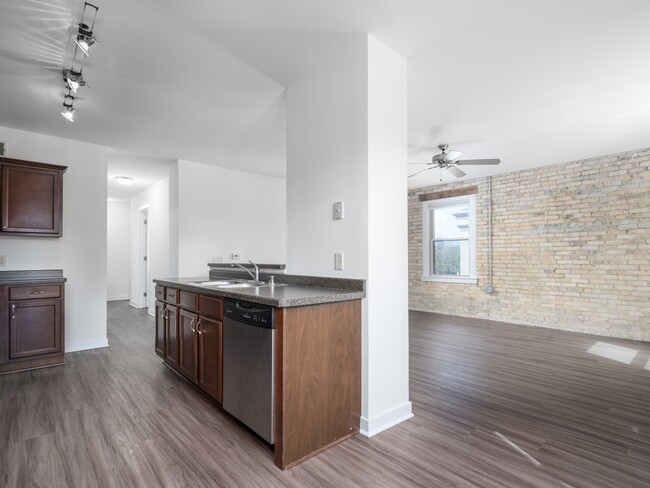 2 Bed + Den / 1 Bath - 1,500 SF - Kitchen & Living - Albion