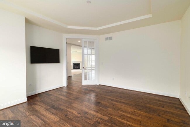 Building Photo - 6098 Creekside Dr