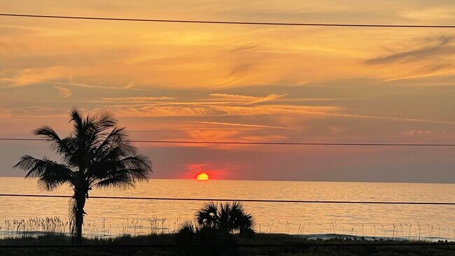 Building Photo - 5159 N Hwy A1A