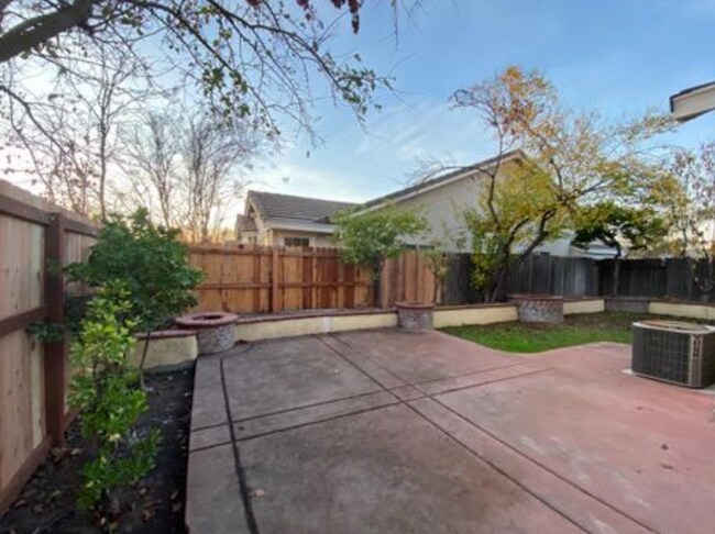 Building Photo - Amazing (Natomas) 4/2 Single Story!  Please read ad for viewings.