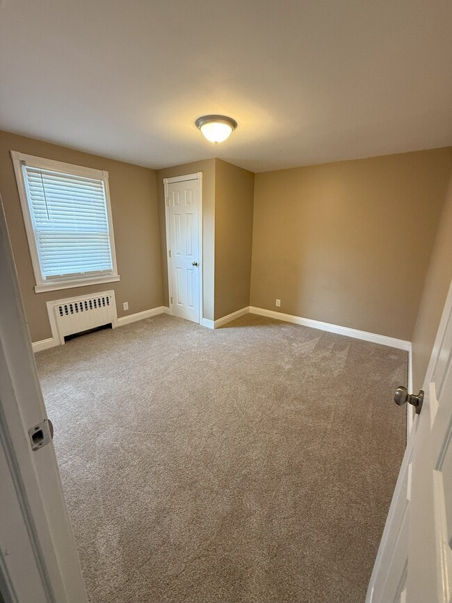 Building Photo - 6 Wells Farm Dr