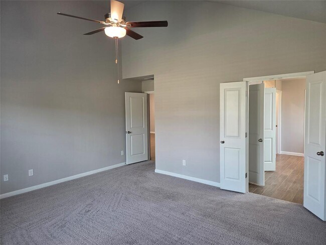Building Photo - 208 Comet Pointe Dr