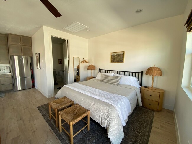 Building Photo - Newer Fully Furnished Private Studio Casit...