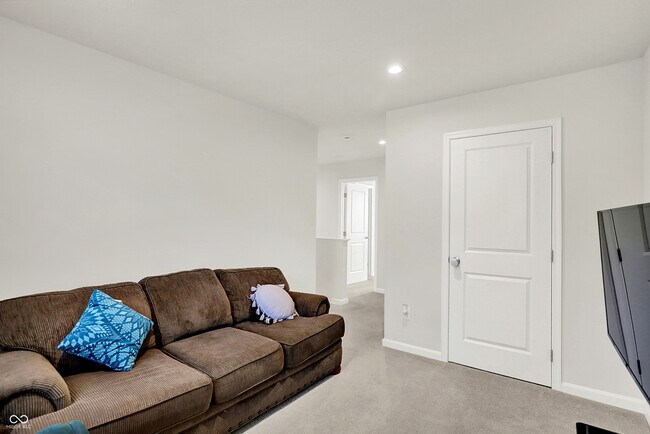 Building Photo - 910 Red Hls Ct