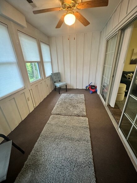 Building Photo - 104 Meadow Park Ln