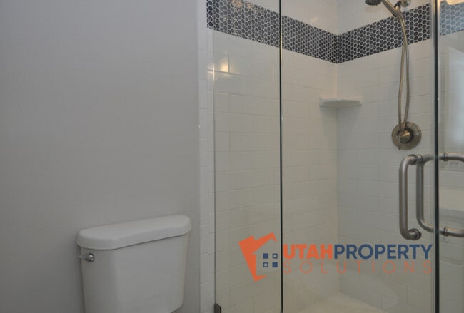 Building Photo - 330 E Sherman Ave