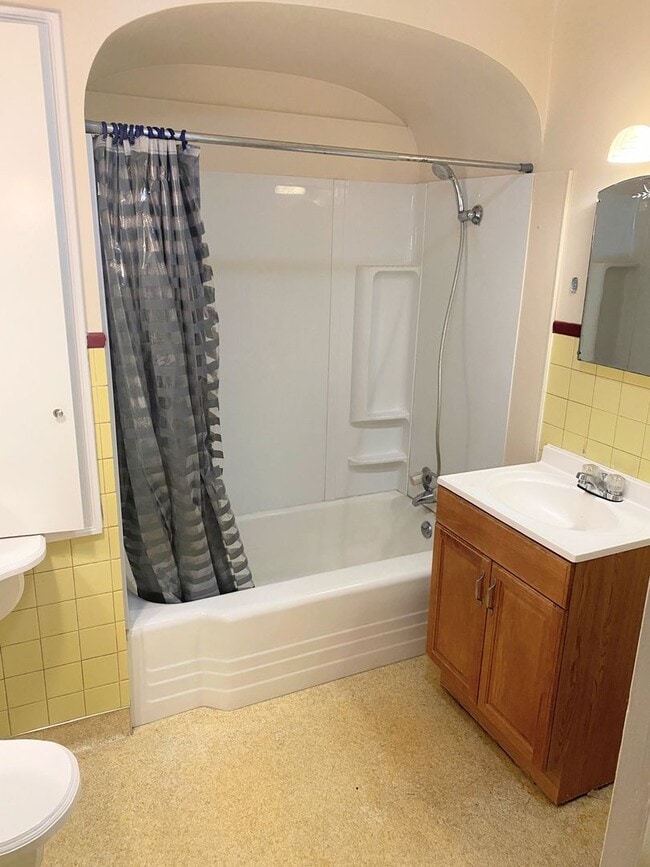 Building Photo - 707 N Adams St