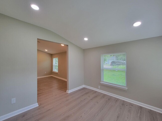 Building Photo - 1107 Roosevelt