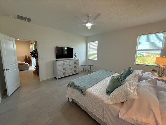 Building Photo - 1165 Lakeshore Breeze Pl