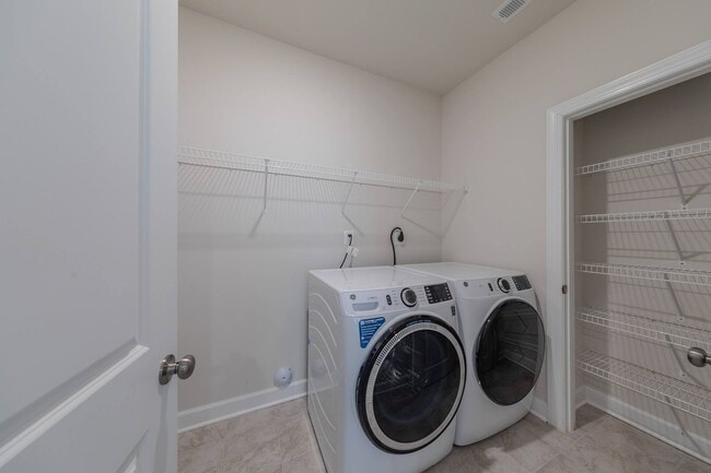 Building Photo - 9141 Daydreamer Ct