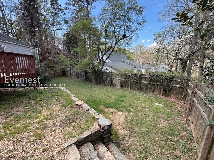 Building Photo - 1345 Twin Oaks Cir SE