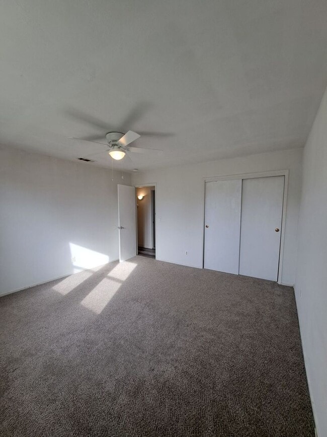 Building Photo - Move In Now & Get Half Off Your First Month’s Rent - Single-Level Clovis Home with 3 Bedrooms, Ya...