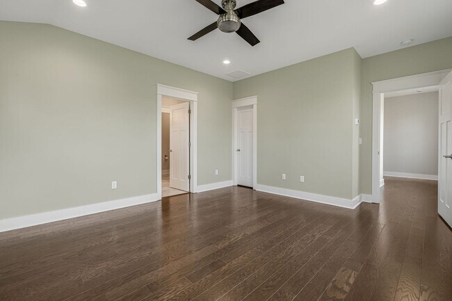 Building Photo - Stunning 3-Bedroom Townhome in Black Mountain's Sweet Birch Commons