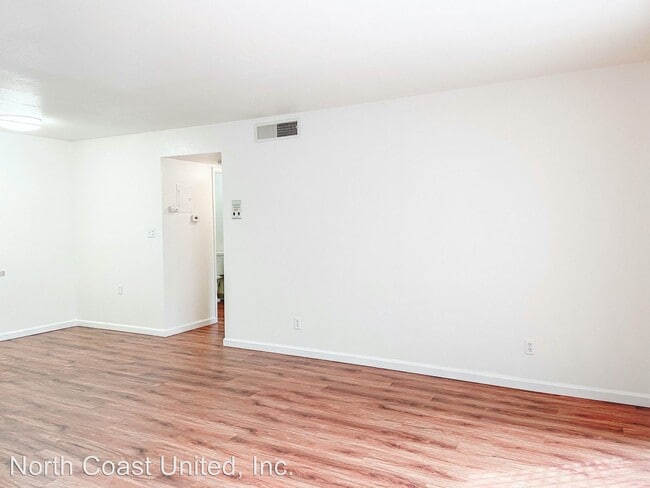 Building Photo - 2227 Northrop Ave