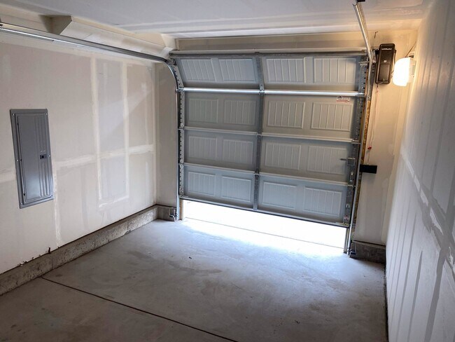Building Photo - Brand New 3bd Home Near Peterson AFB on Po...
