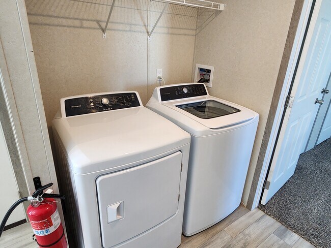 Building Photo - 100 W Arizona